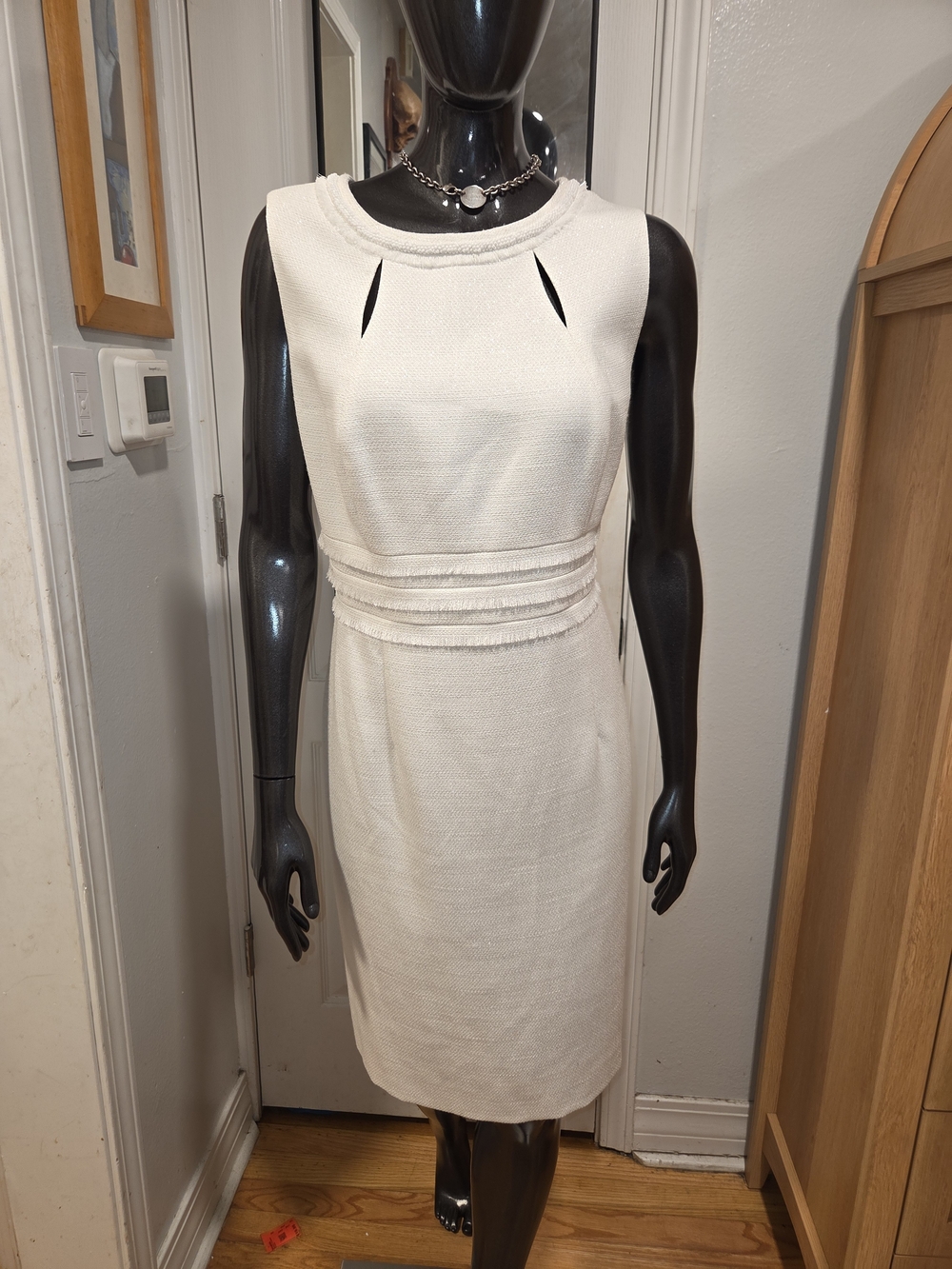 Tahari Elegant White Metallic Sleeveless Sheath Dress Sz 14